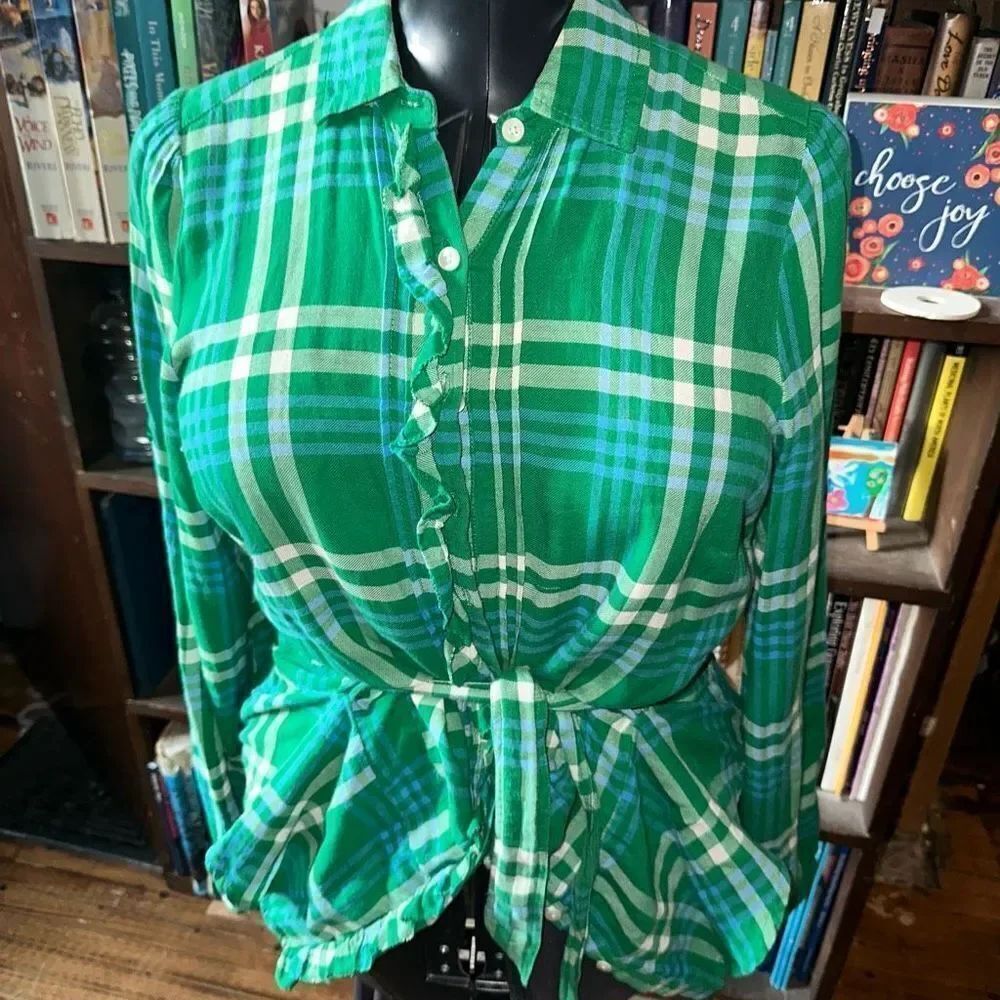 American Eagle green plaid ruffledโbutton down tie waist top